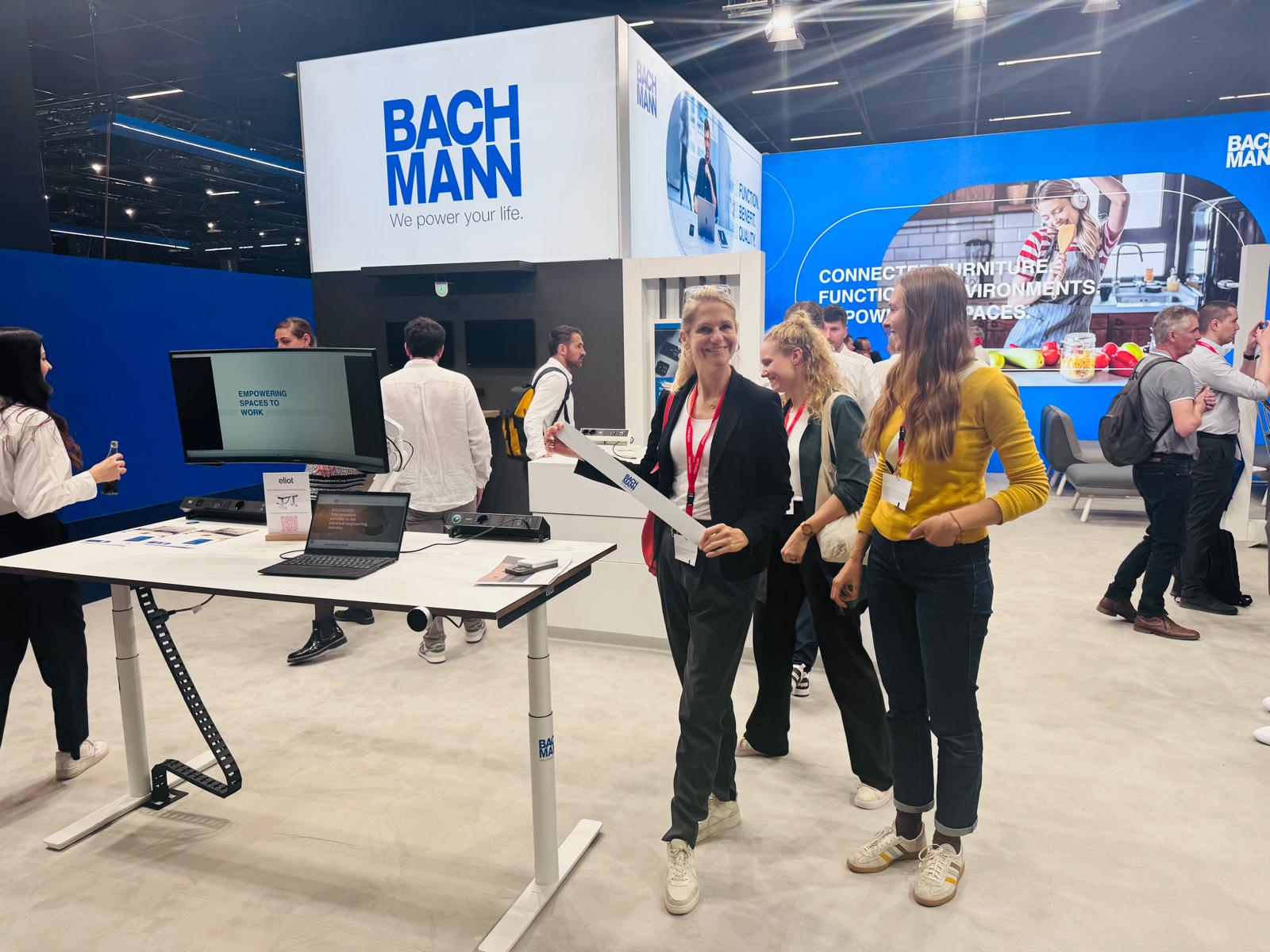 Arbeitsplatzbuchung mit iotspot und Eliot auf der Interzum - Eliot Onlineshop