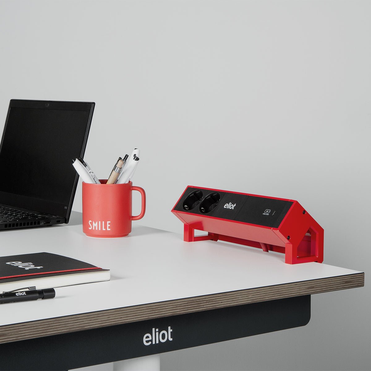 Desk Eliot Red 60W Auftischsteckdose - Eliot Onlineshop